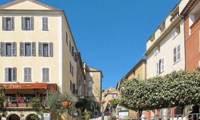 Fayence House | Beautiful apartment in villa for 4 guests with pool, A/C, WIFI, TV, patio and pets allowed