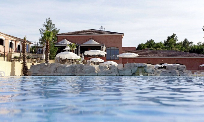 Tourrettes House | Beautiful apartment in villa for 4 guests with A/C, pool, WIFI, TV, patio and pets allowed