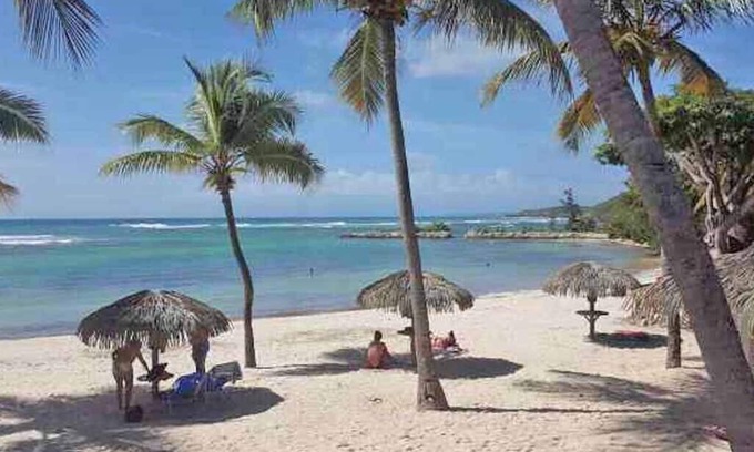 Anse des Rochers Apartment | BEAUTIFUL APARTMENT 2P 45m2, Terrace 12m2, swimming pool, tennis court, beach, WIFI (telecommuting)