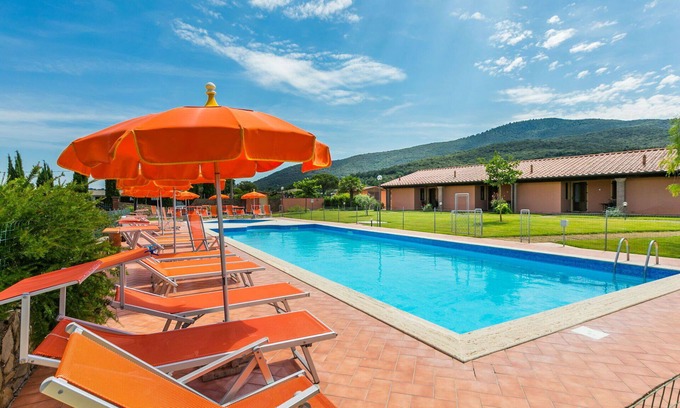 Puntone House | Beautiful apartment in villa for 6 guests with A/C, WIFI, pool, TV, terrace and pets allowed