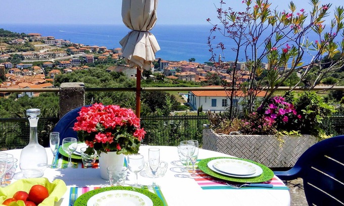 Costarainera Apartment | Beautiful apartment for 6 people with WIFI, TV, terrace and pets allowed