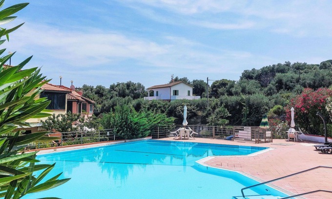 Pantai Apartment | Beautiful apartment for 6 guests with pool, WIFI, TV and terrace