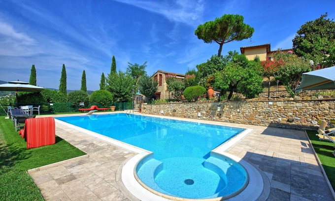 San Gimignano Apartment | Beautiful apartment for 2 people with pool, WIFI, A/C, TV and panoramic view
