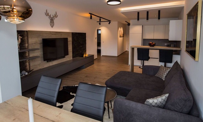 Annenheim Apartment | Beautiful apartment for 4 guests with WIFI, TV, balcony, panoramic view and parking