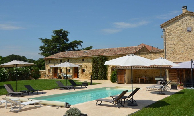 Saint-Denis Apartment | Beautiful apartment for 6 people with WIFI, pool, TV and terrace