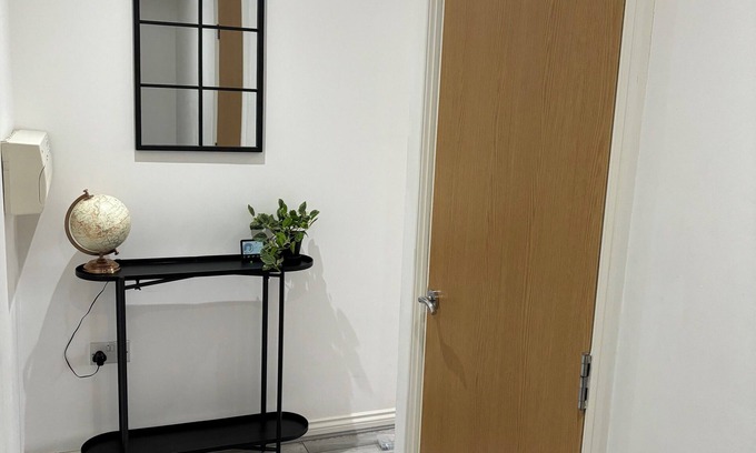 York Apartment | Beautiful Apartment in Great & Quiet Area - Free Private Parking