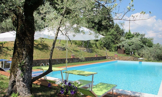 Montevarchi Villa | Beautiful apartment in villa for 4 people with WIFI, pool, TV, patio and pets allowed
