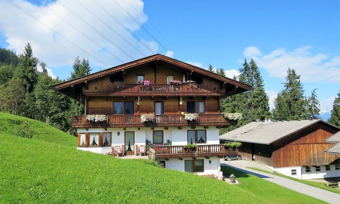 Emberg Apartment | Beautiful apartment for 11 people with WIFI, TV and balcony