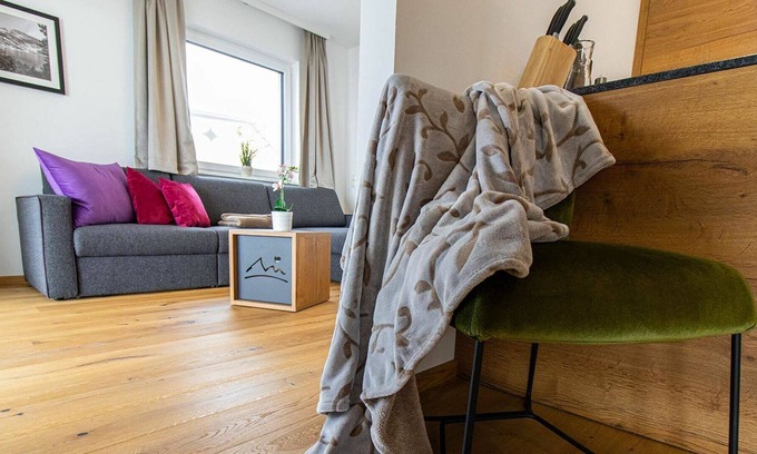 Mariapfarr Apartment | Beautiful apartment for 6 guests with hot tub, WIFI, pool, TV, terrace and parking