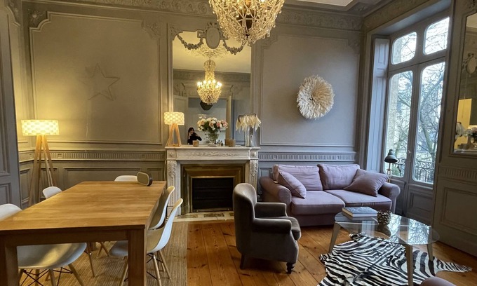 Hotel de Ville - Quinconces Apartment | BEAUTIFUL APARTMENT, BORDEAUX CENTER, SUNNY, BALCONY