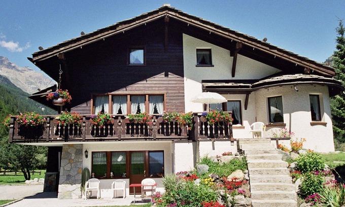 Saas Almagell Apartment | Beautiful apartment for 8 guests with WIFI, TV, patio, pets allowed and panoramic view