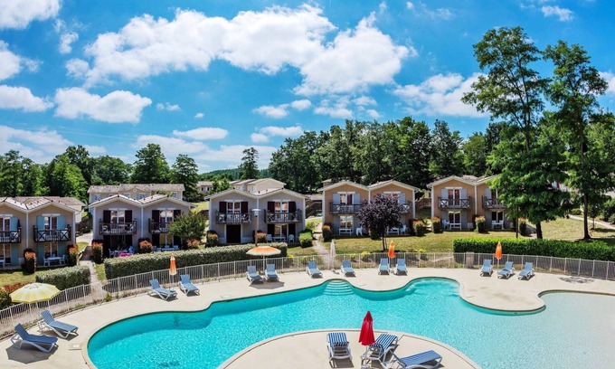 Barbaste Apartment | Beautiful apartment for 6 people with WIFI, pool, TV, terrace, pets allowed and parking