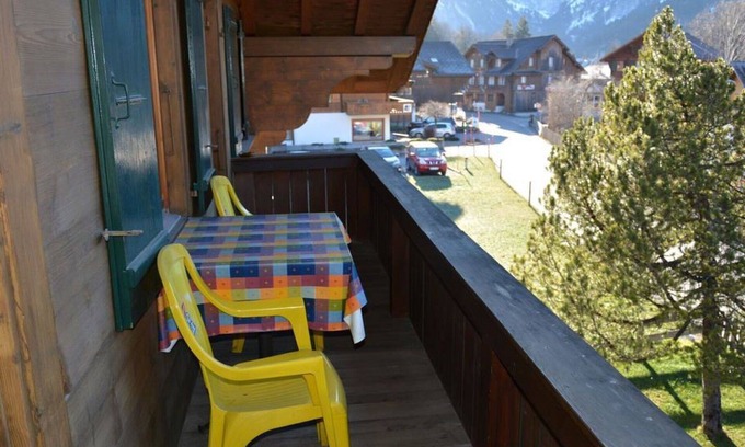 Lauenen Apartment | Beautiful apartment for 7 people with WIFI, TV, balcony and pets allowed