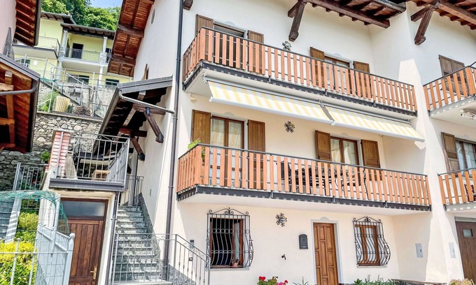 Trezzone Apartment | Beautiful apartment for 6 guests with A/C, WIFI, TV, terrace, pets allowed and panoramic view