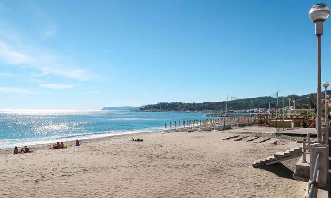 Varazze Apartment | Beautiful apartment for 6 guests with hot tub, WIFI, A/C, TV, terrace and pets allowed