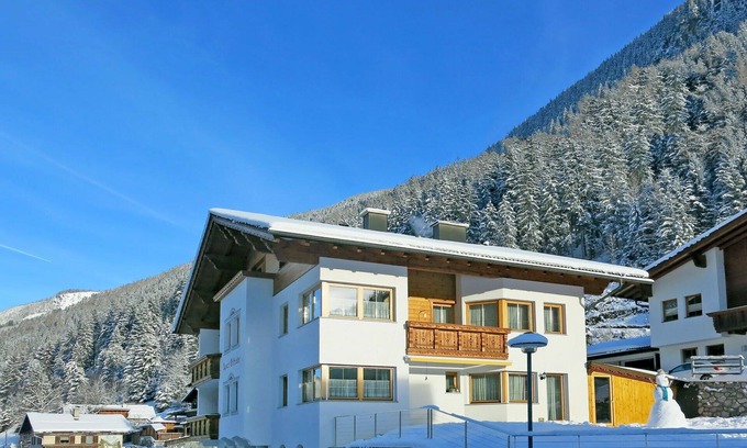 See Apartment | Beautiful apartment for 13 people with WIFI, TV and balcony