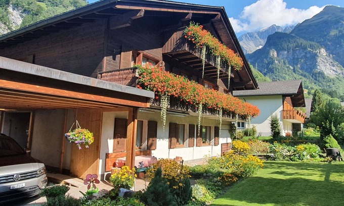 Elm Apartment | Beautiful apartment for 7 people with WIFI, TV, patio and panoramic view
