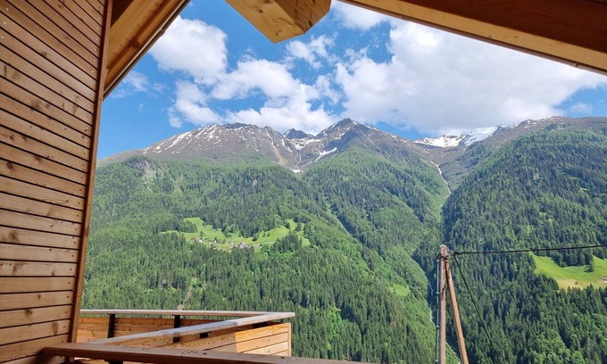 Landeck Apartment | Beautiful apartment for 4 guests with WIFI, TV and balcony