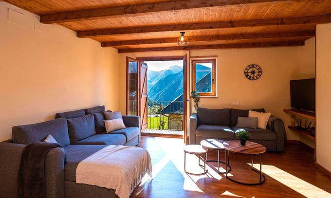 Taull Apartment | Beautiful apartment for 6 people with WIFI, TV and balcony