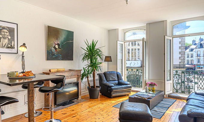 Auray Apartment | Beautiful apartment for 2 guests with WIFI, TV, balcony and pets allowed