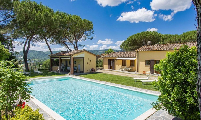 Bucine Apartment | Beautiful apartment for 4 people with pool, WIFI, TV, terrace and pets allowed