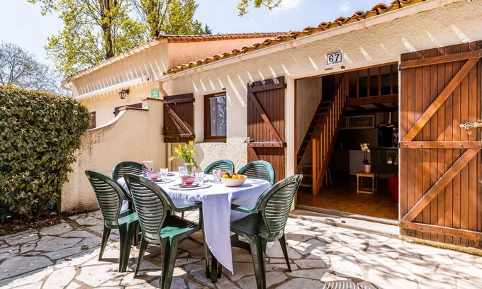 Les Mathes Apartment | Beautiful apartment for 4 people with WIFI, TV, terrace and pets allowed