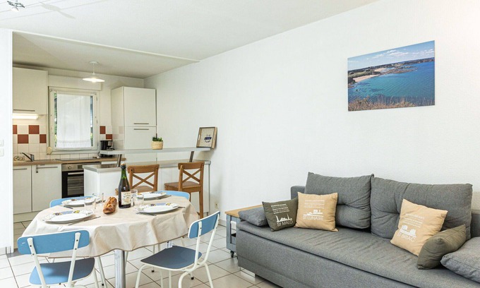 Pleurtuit Apartment | Beautiful apartment for 4 guests with WIFI, TV and terrace