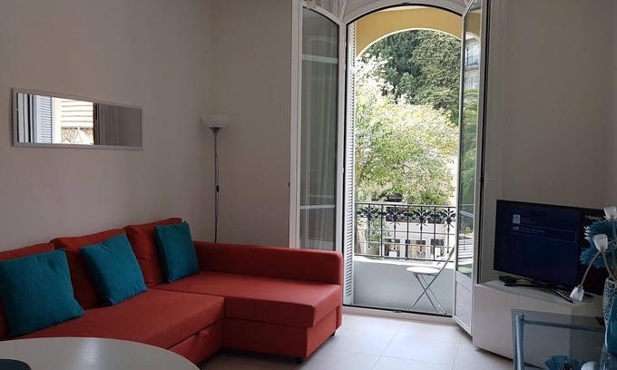 Carre d'Or Apartment | Beautiful Apartment in Central Nice - Only 400m from the beach!