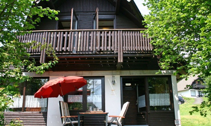 Frankenau House | Beautiful apartment in villa for 3 guests with WIFI, TV and terrace