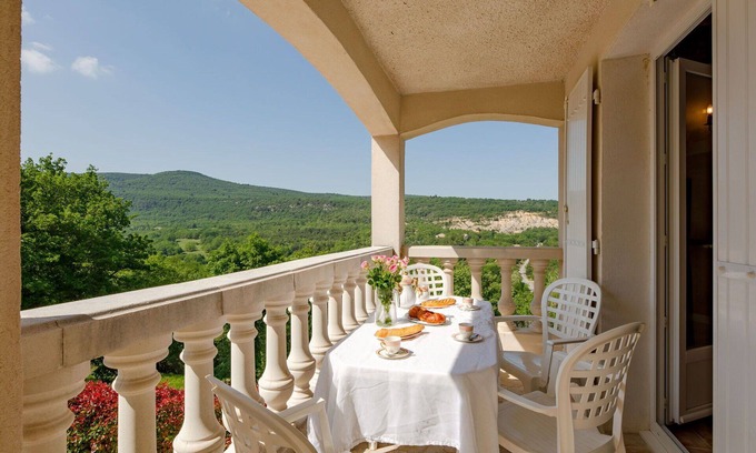 Bauduen Villa | Beautiful apartment in villa for 6 guests with WIFI, TV, balcony, pets allowed and panoramic view