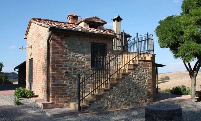 Peccioli Villa | Beautiful apartment in villa for 5 guests with WIFI, pool and panoramic view