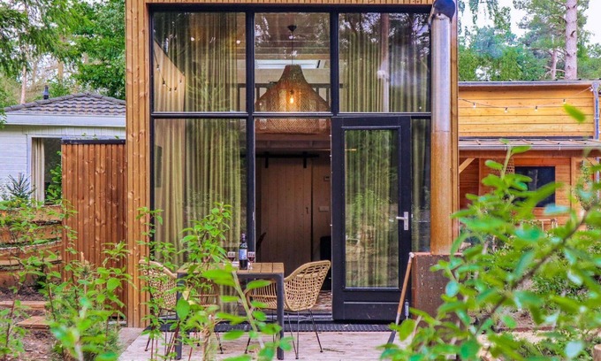 Noordoostelijk van Schaarsbergen House | Beautiful apartment in villa for 6 guests with A/C, pool, WIFI, TV and terrace