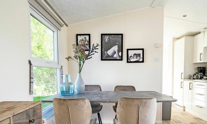 Linden House | Beautiful apartment in villa for 4 people with WIFI, TV, terrace and parking