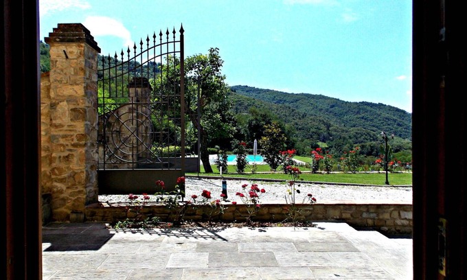 Dicomano Apartment | Beautiful apartment for 6 people with WIFI, pool, A/C, TV and pets allowed