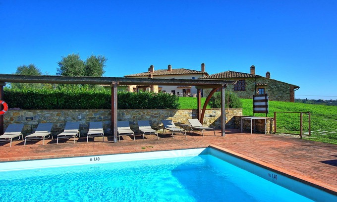 Castelnuovo Berardenga Apartment | Beautiful apartment for 4 people with A/C, pool, TV and panoramic view, close to Siena