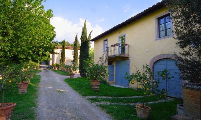 Poggiarello Villa | Beautiful apartment in villa with pool, WIFI, TV, patio and panoramic view, close to San Gimignano