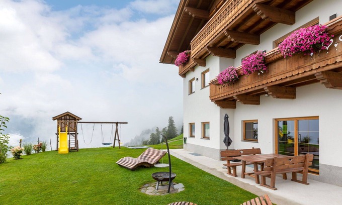 Ramsau im Zillertal Apartment | Beautiful apartment for 8 guests with WIFI, TV, patio and panoramic view