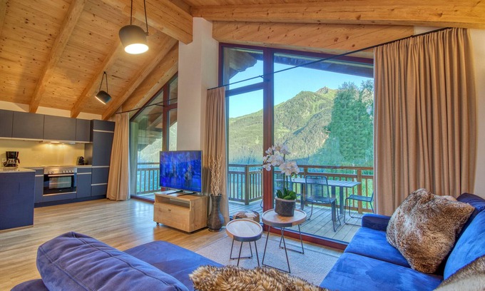Kaprun House | Beautiful Austrian style Chalet at the ski slope