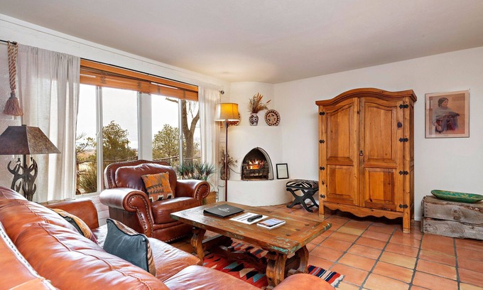 Northeast Santa Fe Hotel | Beautiful Balcony Views @ Fort Marcy, Rustic Charm, Close To Plaza