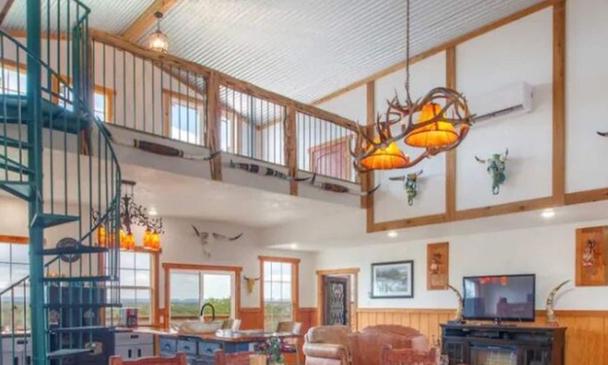 Bandera Cabin | Beautiful Bandera Cabin | Huge Deck | River Accessnn