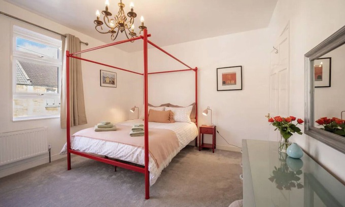 Bath House | Beautiful Bath Home - Sleeps 7, Perfect for Families or Friendship Groups