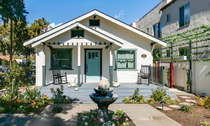 Ventura Cottage | BEAUTIFUL BEACH COTTAGE - FULLY RESTORED
