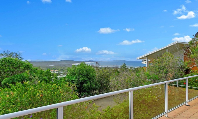 Crescent Head House | BEAUTIFUL BEACH HOME WITH EXPANSIVE DECK, WI-FI & NETFLIX