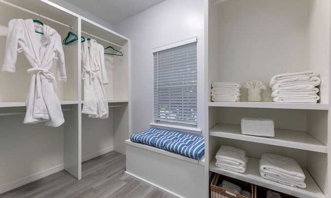 Galveston House | Beautiful Beach Home with Private Pool - 2 min from beach. Insta worthy !