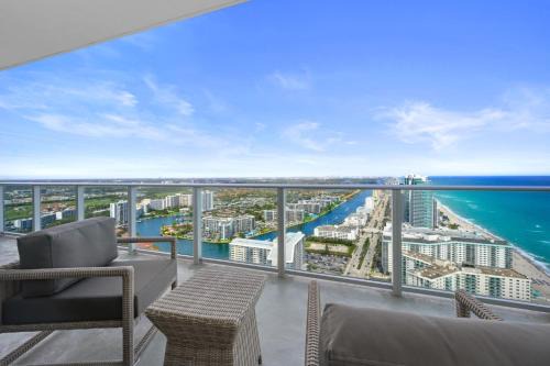 Hollywood South Central Beach Apartment | Beautiful Beachfront Penthouse
