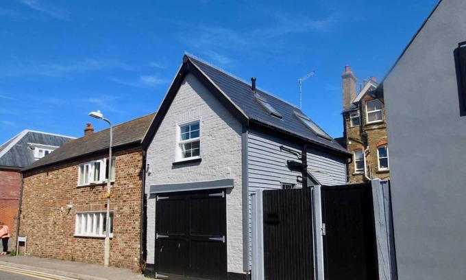 Deal Cottage | Beautiful Bijou Cottage close to Deal Beach !