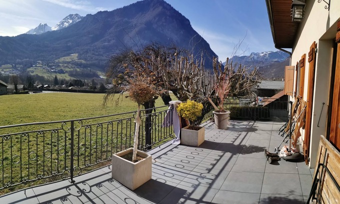 Ugine House | Beautiful building at the foot of the mountains, 15kms from Lake Annecy,