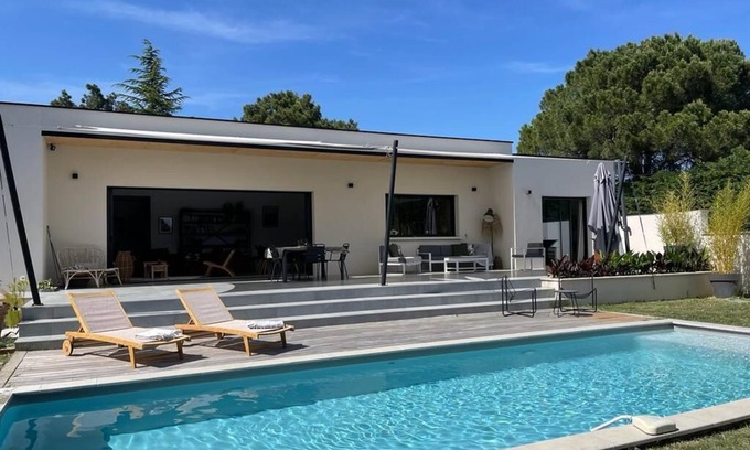 Caumont-sur-Durance Villa | Beautiful contemporary house near Avignon and the Luberon