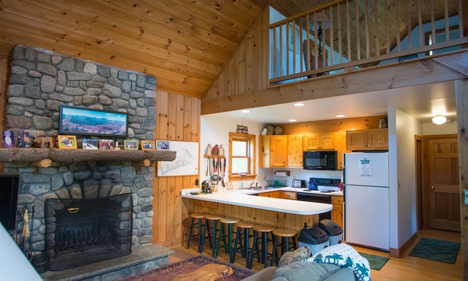 North Pole Cabin | BEAUTIFUL CABIN NEAR WHITEFACE WITH FIRE PIT AND WRAP AROUND PORCH