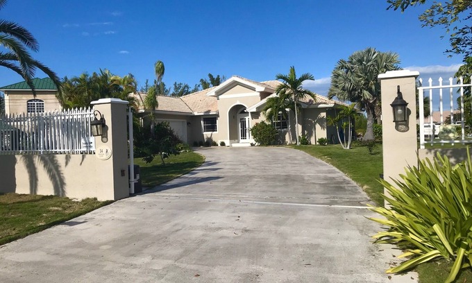 Bahama Reef House | Beautiful Canal Front Gated Property With Pool!
